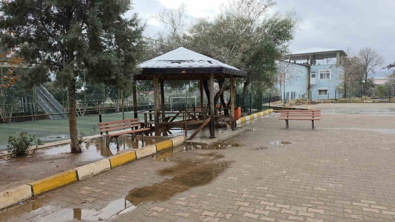 Hatay'da Okul Bahçesinde Şoke Eden Olay: 17 Yaşındaki Çocuk Ölü Bulundu