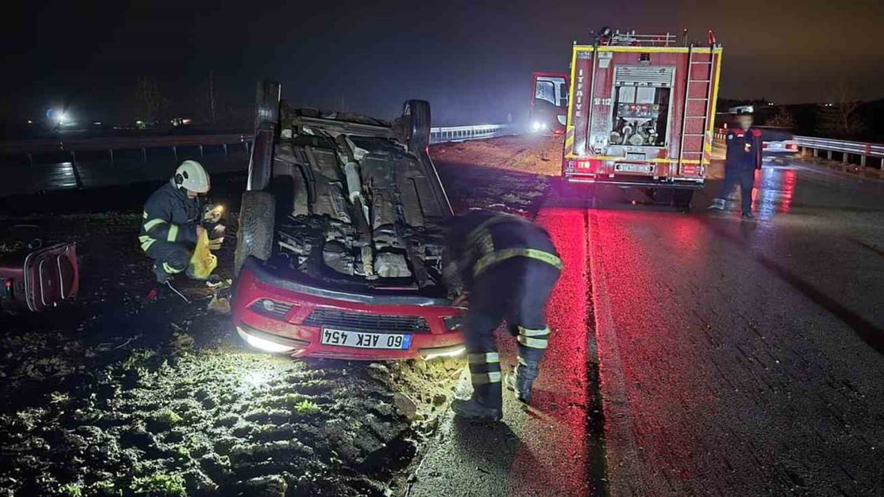 Hatay'da Ters Dönen Otomobilde İki Yaralı