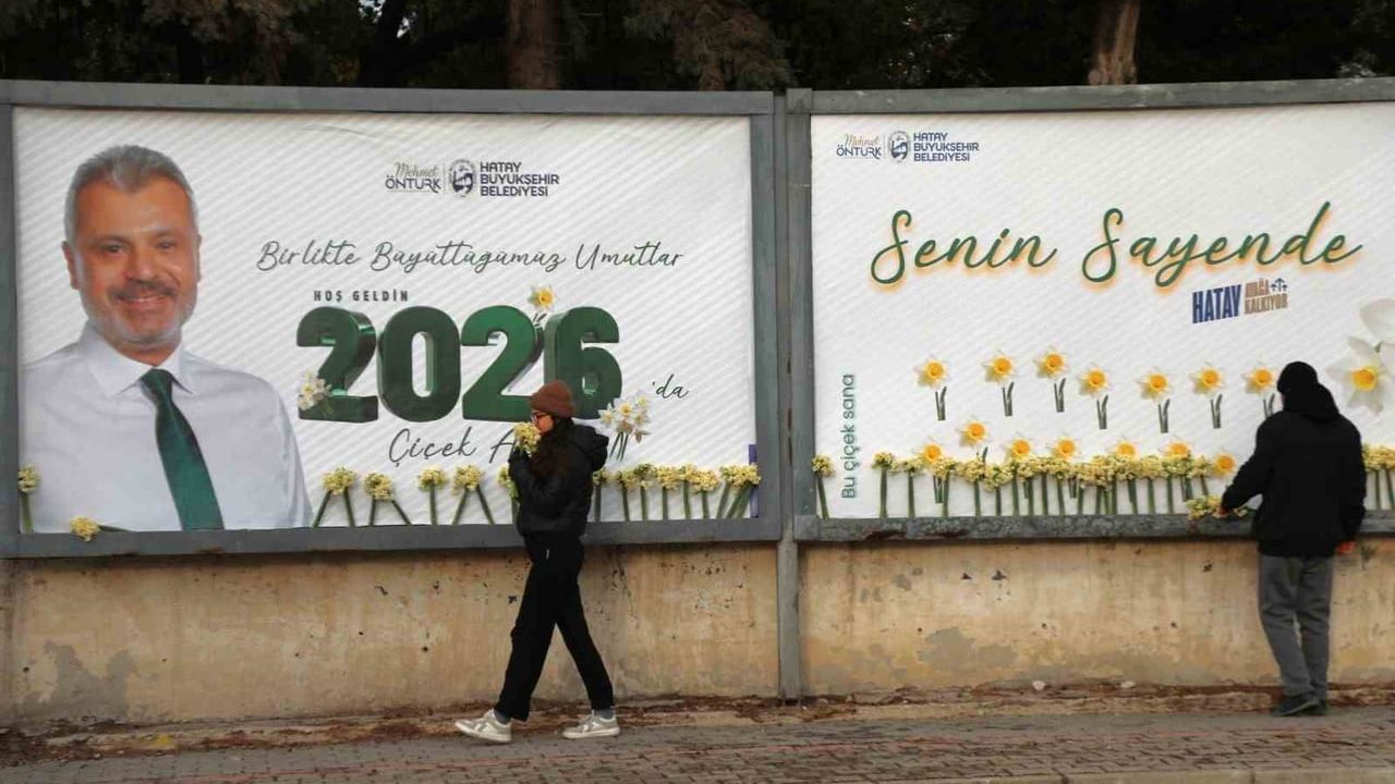 Hatay'da Yeni Yıla Özel Billboardlarla Nergis Hediyesi