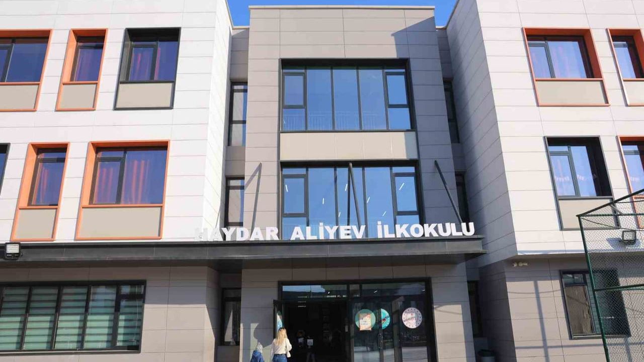 Haydar Aliyev İlkokulu'nda Karne Heyecanı