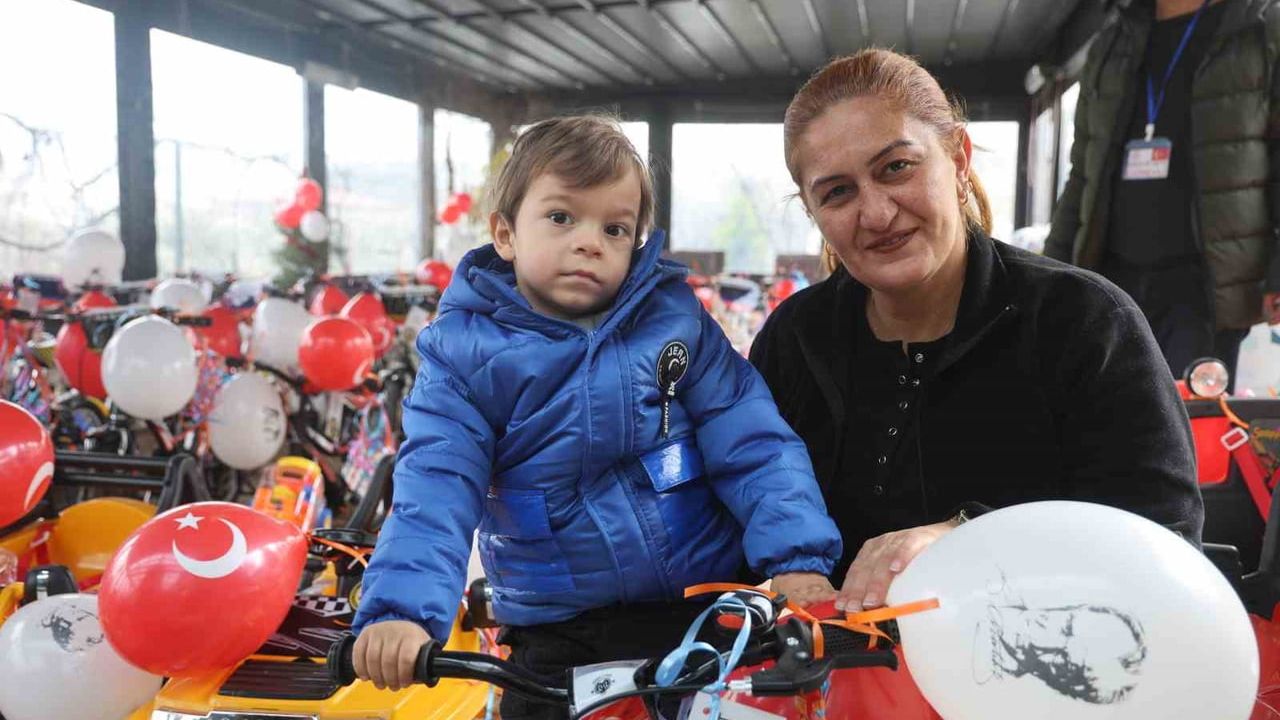 Hayırseverlerden Depremzede Çocuklara Bağış