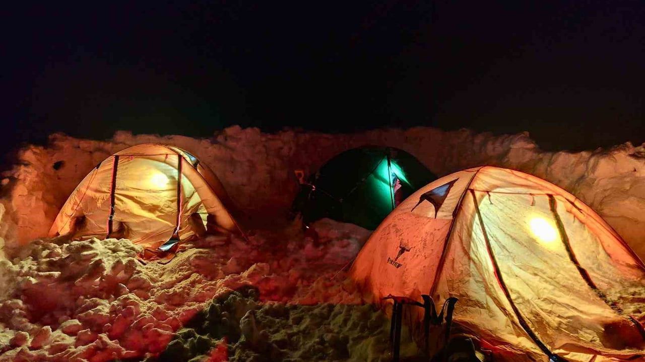 Hazar Baba Dağı'nda Kış Tırmanışı: Türk Bayrağı Buz Kesti