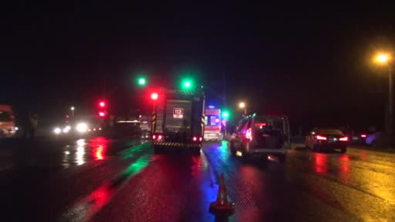 Hendek'te Trafik Kazası: Yaralılar ve Kaçan Sürücü