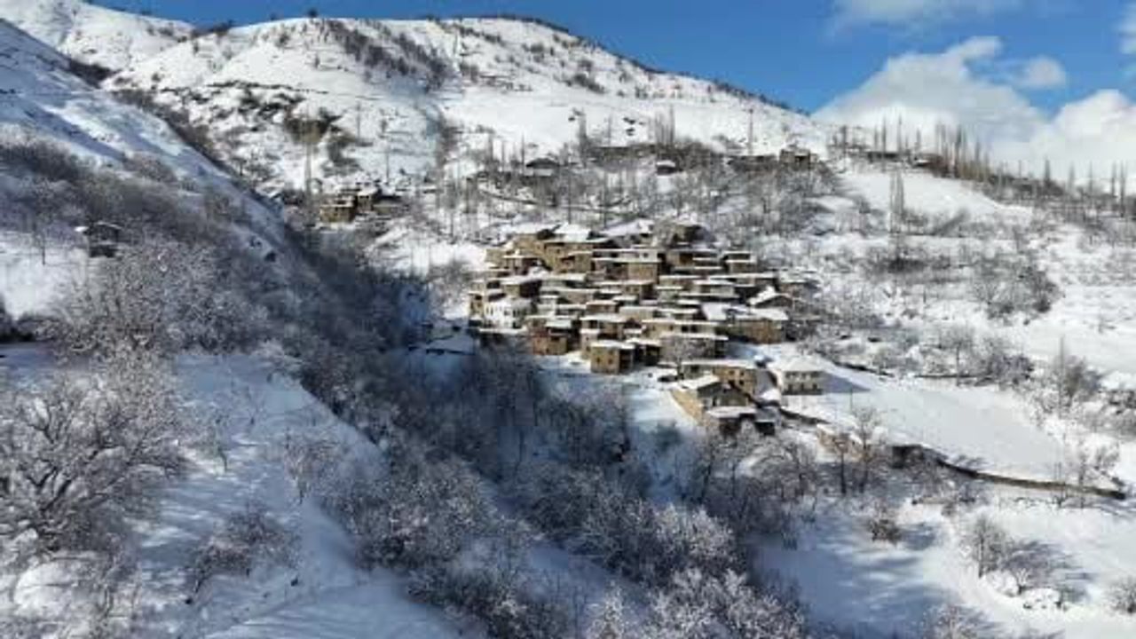 Hizan'da Kar Altında Büyüleyici Manzaralar