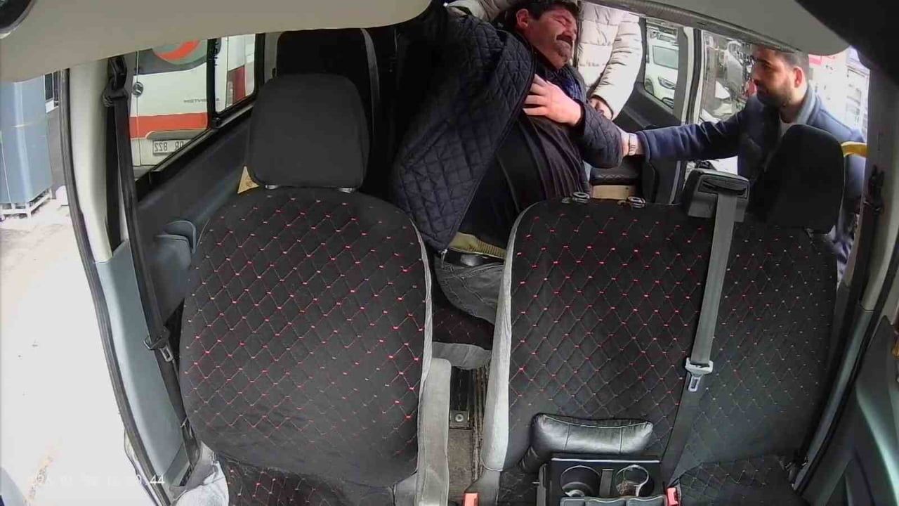 Hızlı müdahale: Dolmuş şoförü hastaya can yetiştirdi