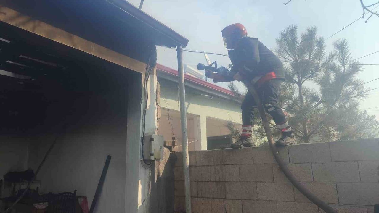 Iğdır'da İki Ayrı Yangın Olayı Paniğe Neden Oldu