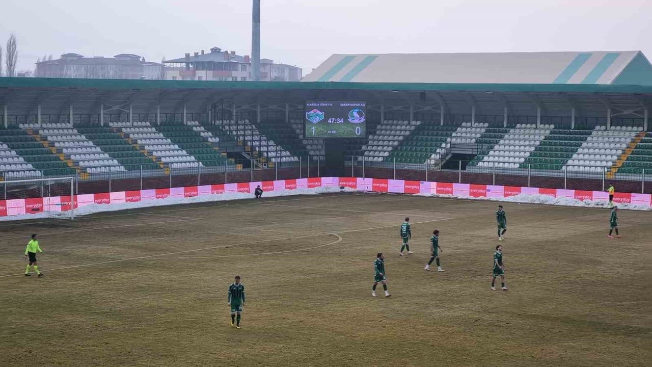Iğdır FK, Sakaryaspor'u 1-0'la Geçti