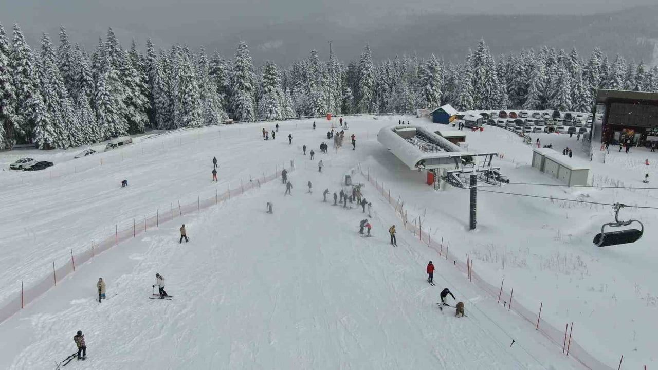 Ilgaz Dağı'nda Hafta Sonu Kayak Yoğunluğu