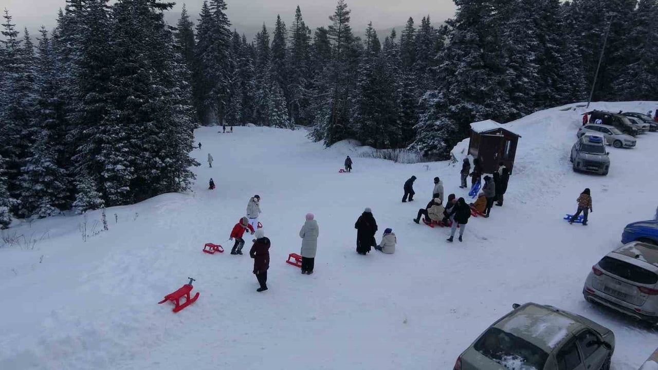 Ilgaz Yurduntepe Kayak Merkezi'nde Yoğun Hafta Sonu