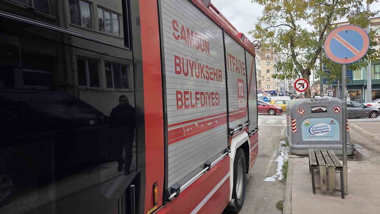 İlkadım'da Çöp Konteyneri Yangını: İtfaiye Müdahale Etti