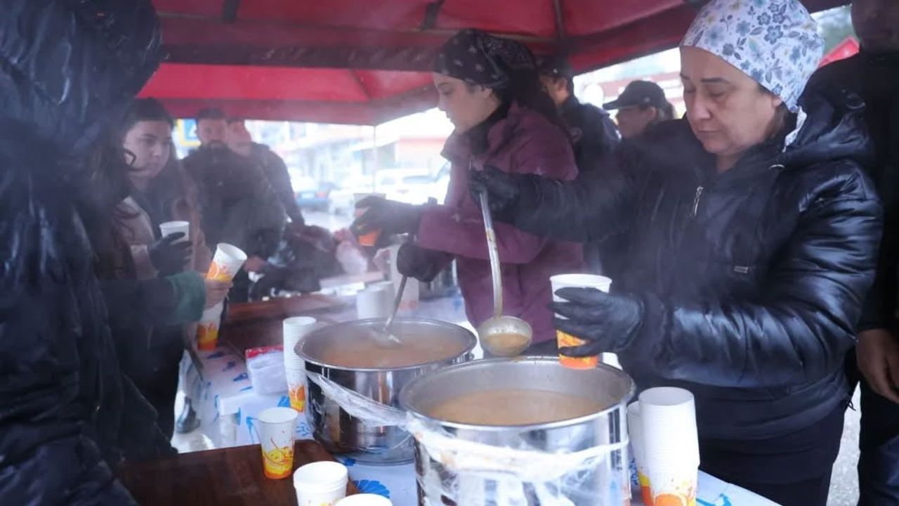 İncirliova Belediyesi'nden Kışa Özel Sıcak Çorba İkramı