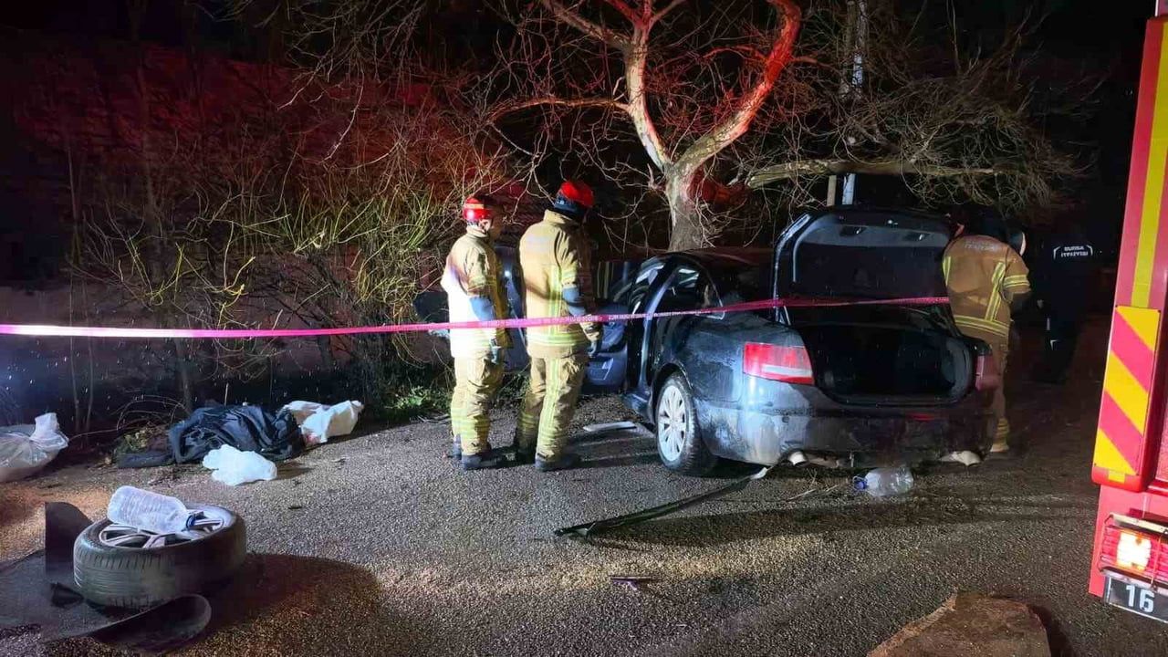 İnegöl'de Alkollü Sürücü Ağaçta Kazaya Neden Oldu