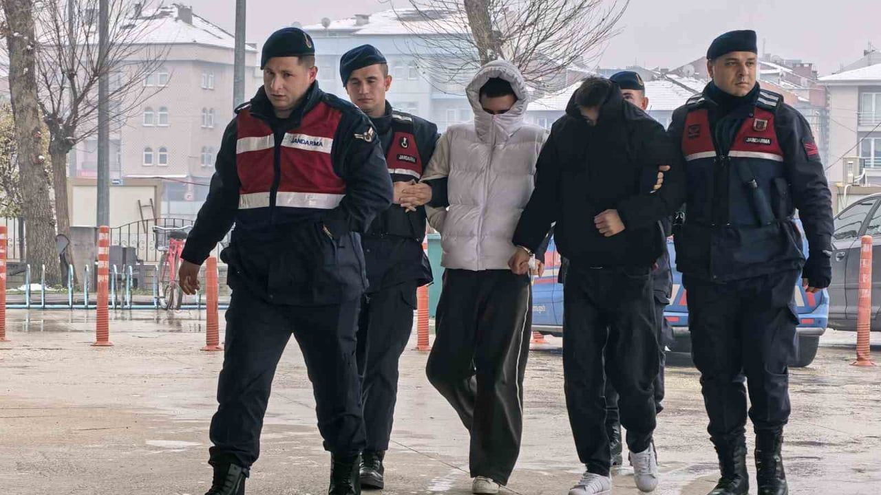 İnegöl'de İnternet Kablolarını Çalan İki Şahıs Tutuklandı