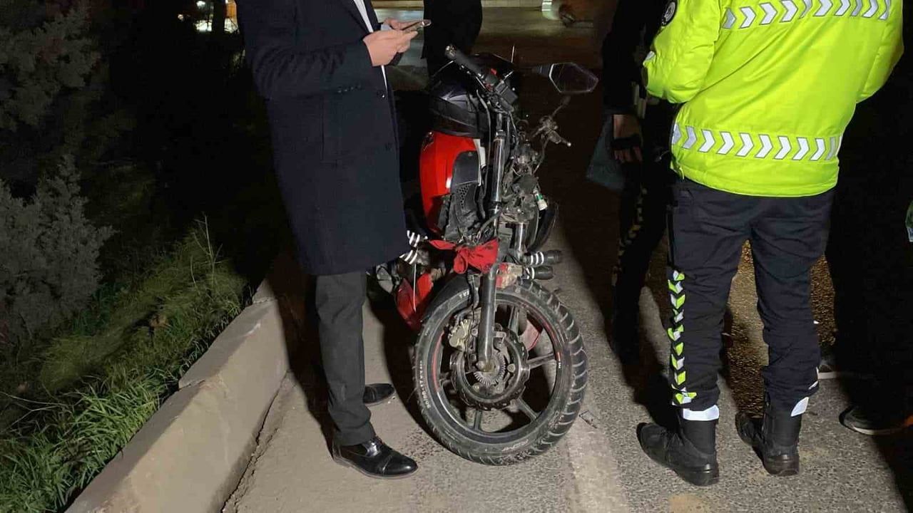 İnegöl'de Kazada Otomobil Alışveriş Merkezinin Bahçesine Uçtu