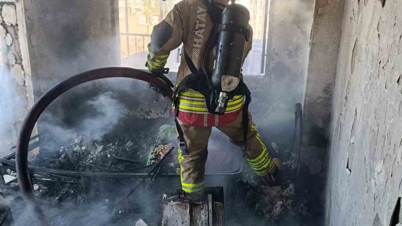 İskenderun'da Yangın: Bir Şahıs Kurtarıldı