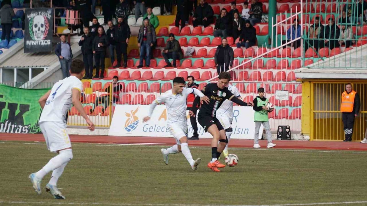 Isparta 32 Spor, Menemen FK'yı 1-0 Geçti