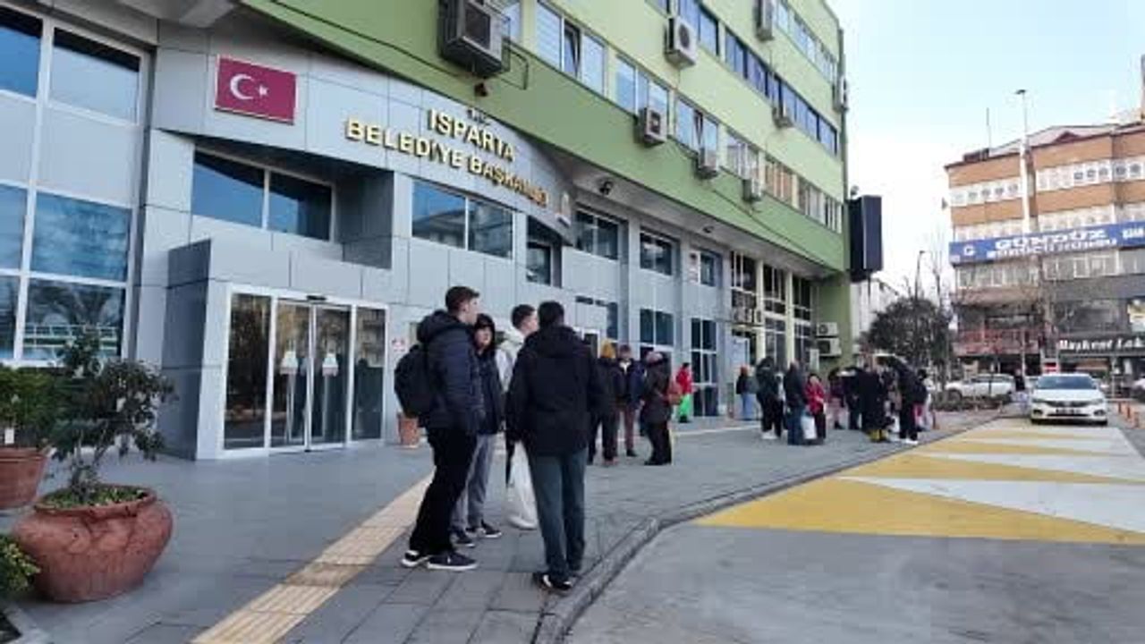 Isparta Belediyesi'nden Ücretsiz Sömestr Etkinliği: Davraz'da Kar Eğlencesi