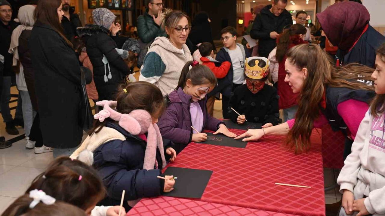 Isparta Belediyesi'nden Yarışma Dolu Karne Şenlikleri