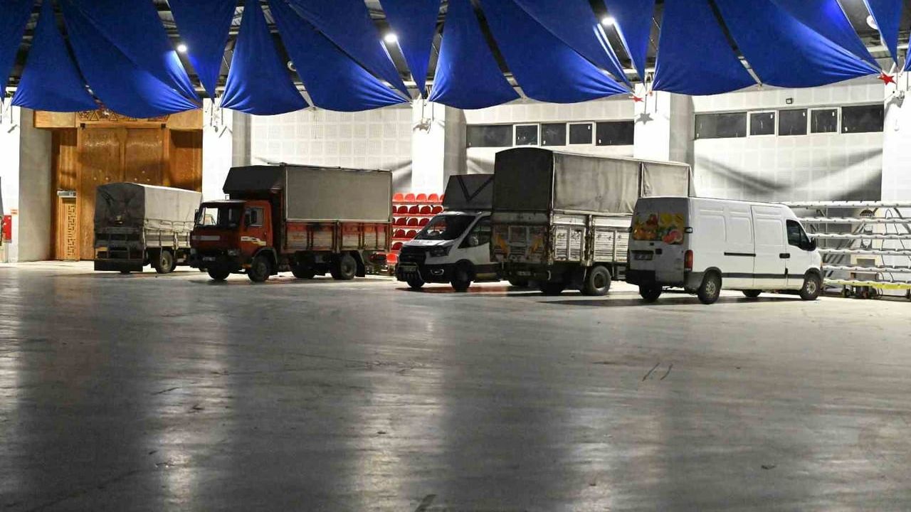 Isparta Belediyesi Soğuk Havalara Karşı Pazarcı Esnafına Destek Sağladı