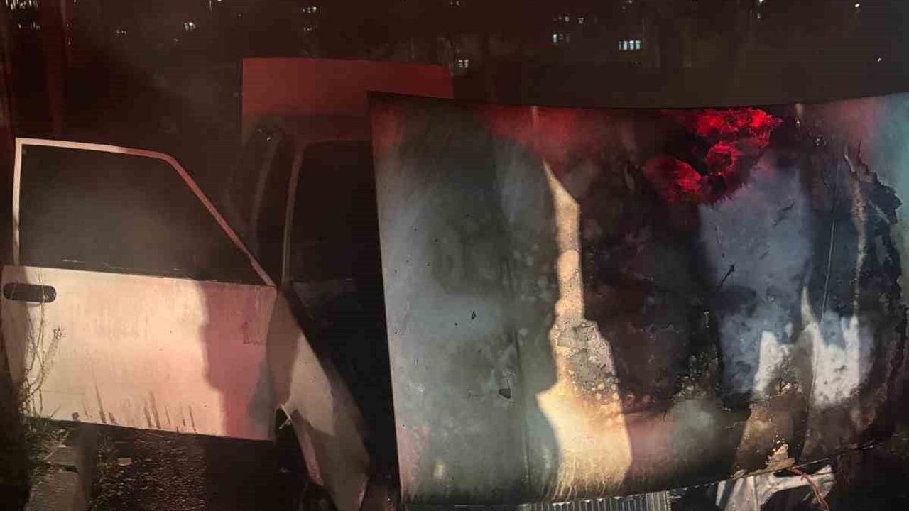 Isparta'da Fiat Tofaş Otomobil Alev Aldı