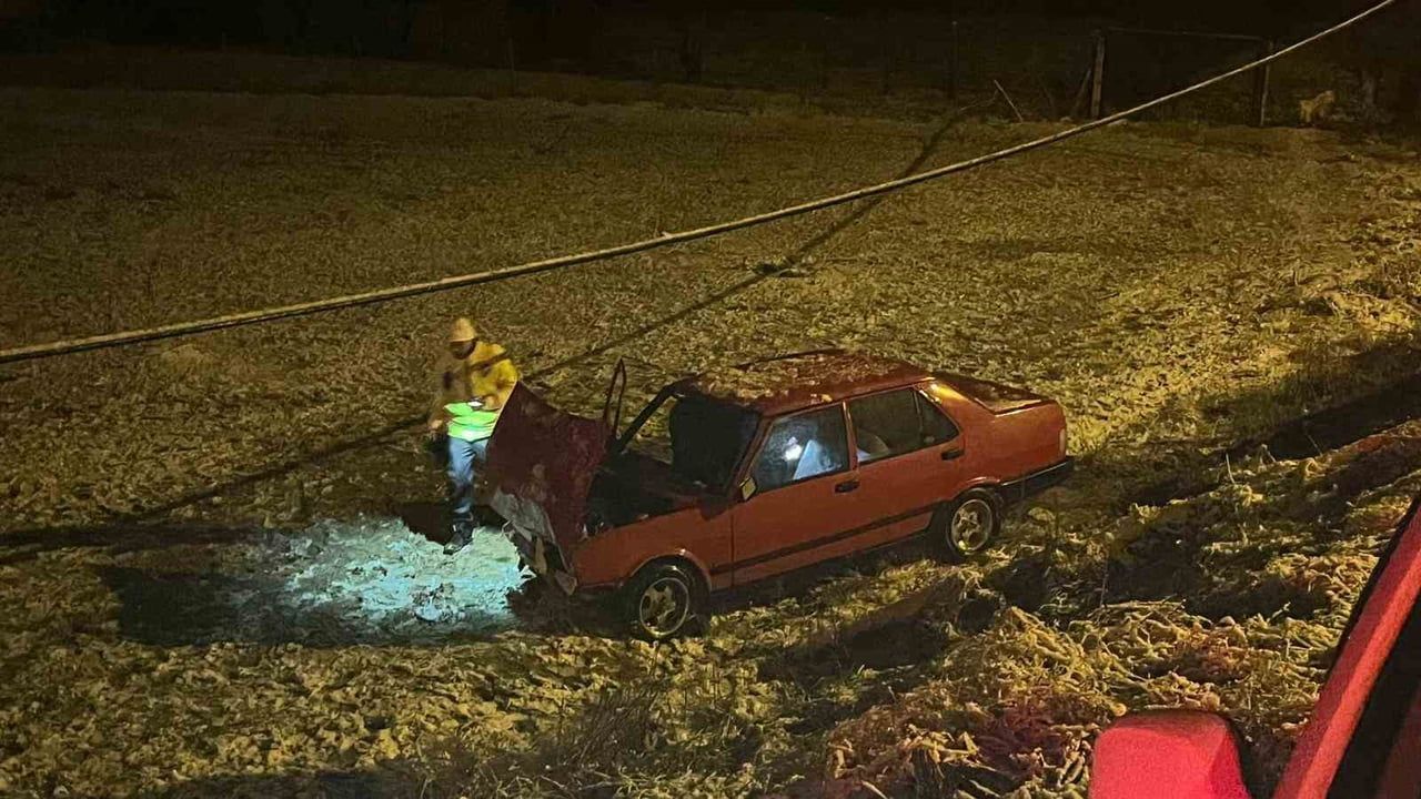 Isparta'da Gece Saatlerinde İki Araç Çarpıştı, 3 Yaralı