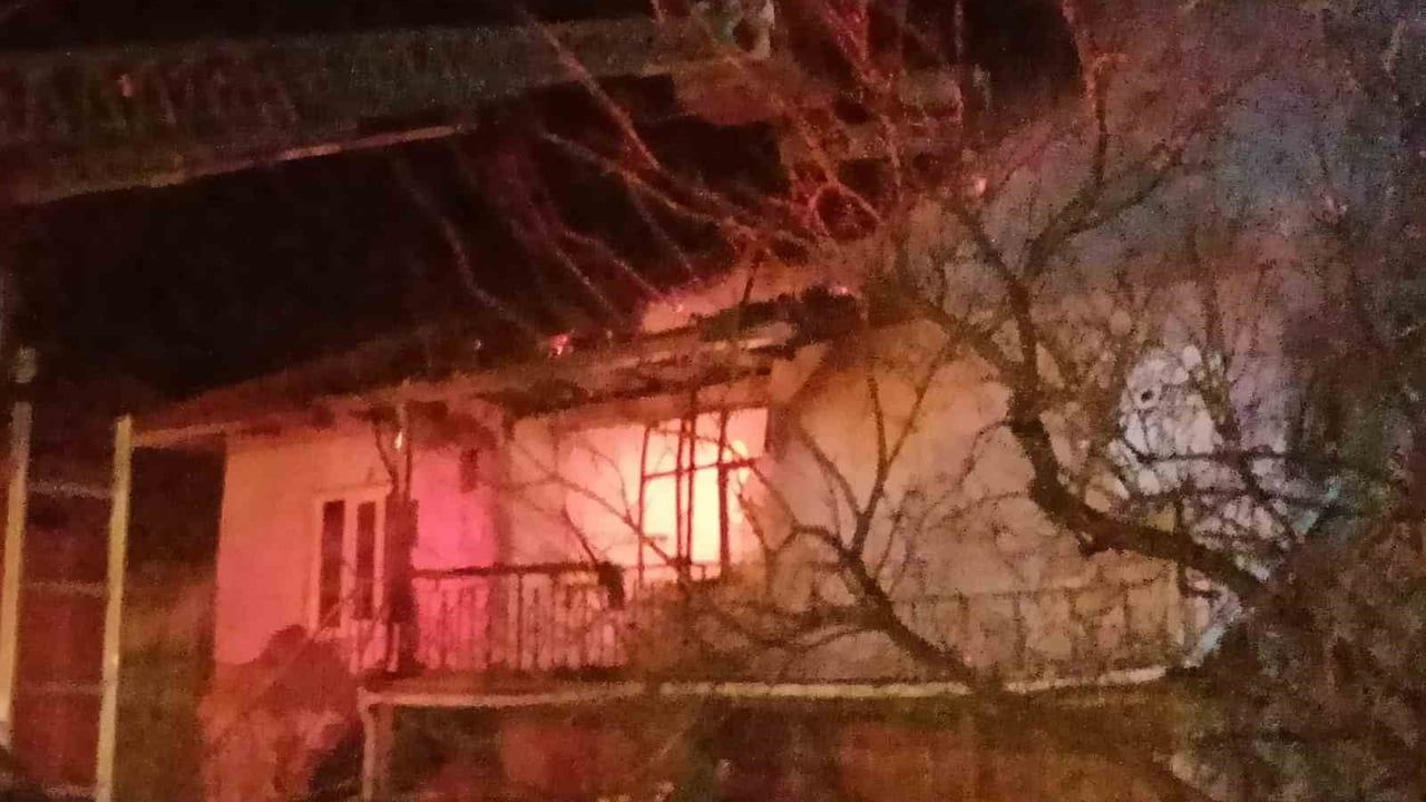 Isparta'da Yangın: İki Katlı Ev Kül Oldu