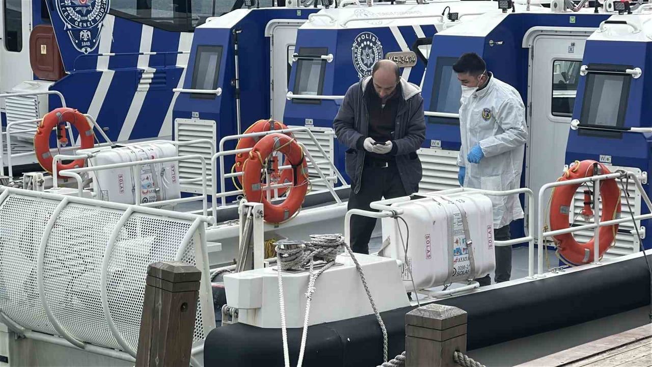 İstanbul Boğazı'nda Kimliği Belirsiz Ceset Bulundu