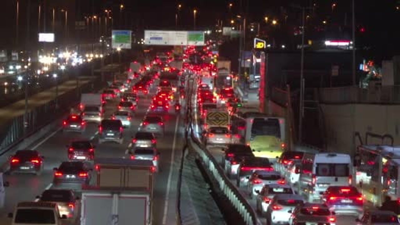 İstanbul'da Akşam Trafiği Zorlaştırıyor