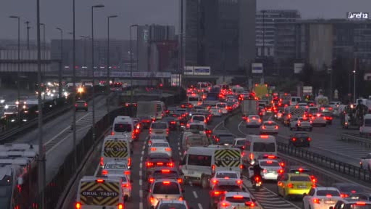 İstanbul'da Ara Tatil Trafik Yoğunluğunu Artırdı