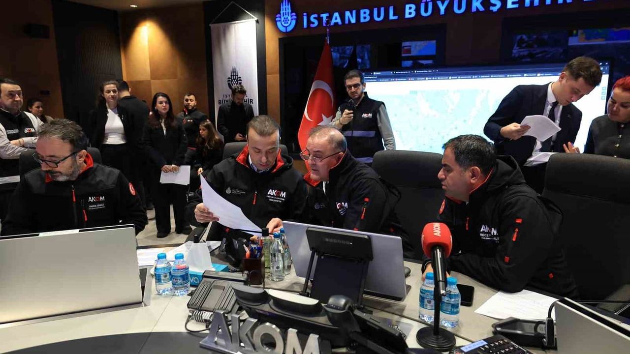 İstanbul'da Kar Mücadelesi: İBB Başkanvekili Nuri Aslan'dan Açıklamalar