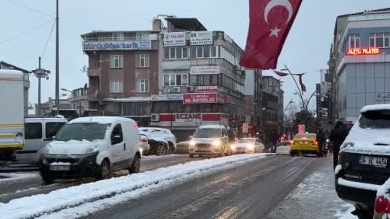 İstanbul'da Kar Nedeniyle Ağır Taşıtlara ve Kuryelere Trafik Yasağı