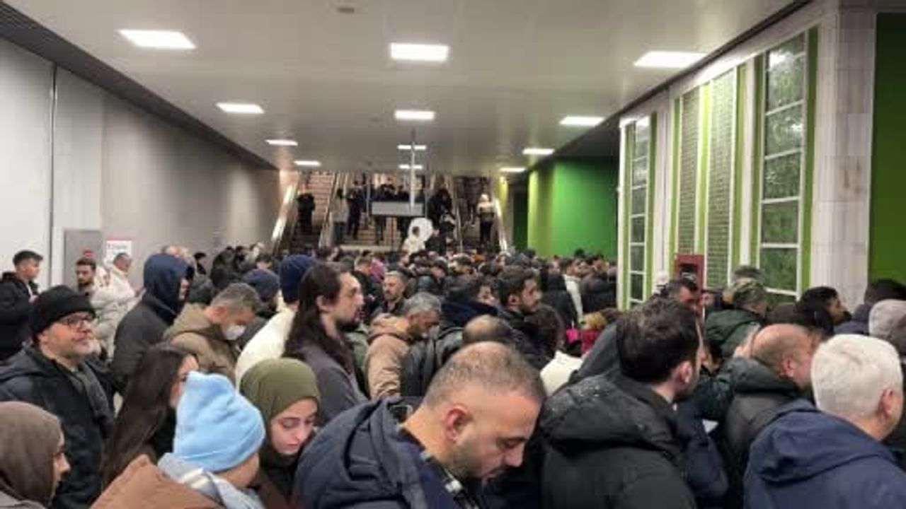 İstanbul'da Kar Yağışı Ulaşımı Etkiledi