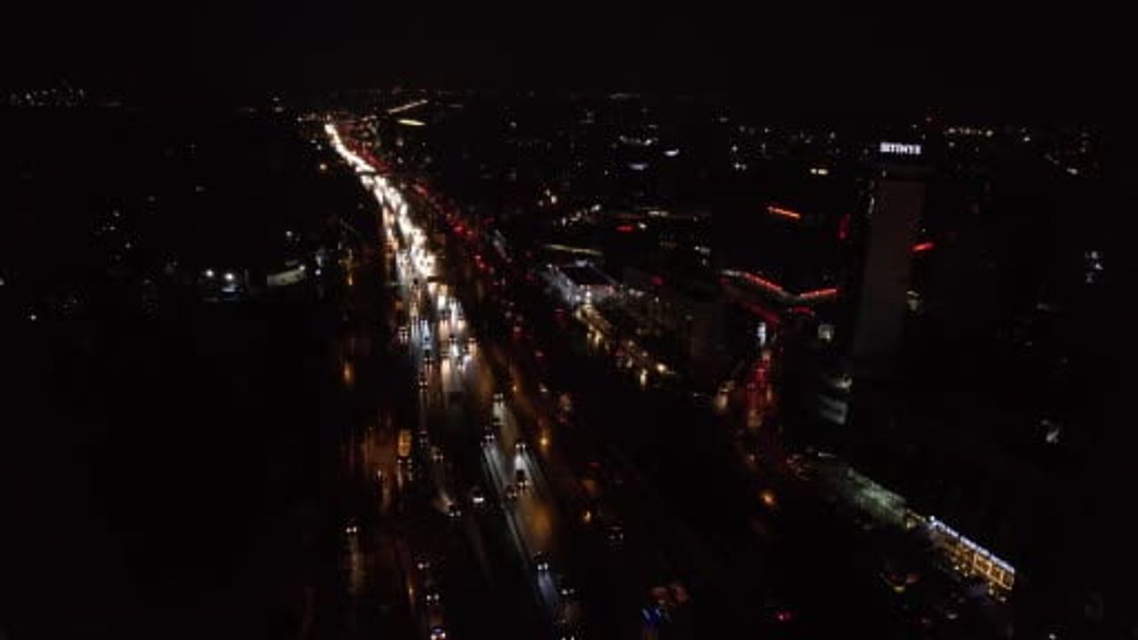 İstanbul'da Kar Yağışı ve Artan Trafik Yoğunluğu