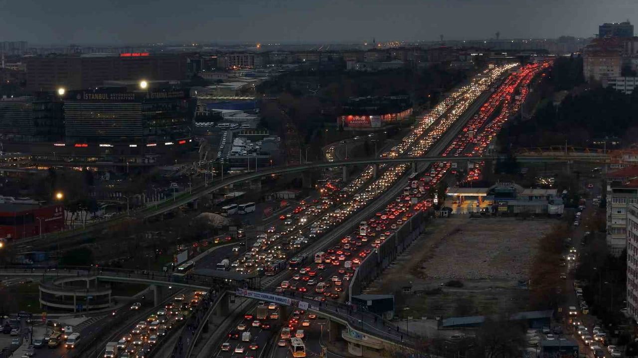İstanbul'da Trafik Yoğunluğu Yüzde 90'a Ulaştı