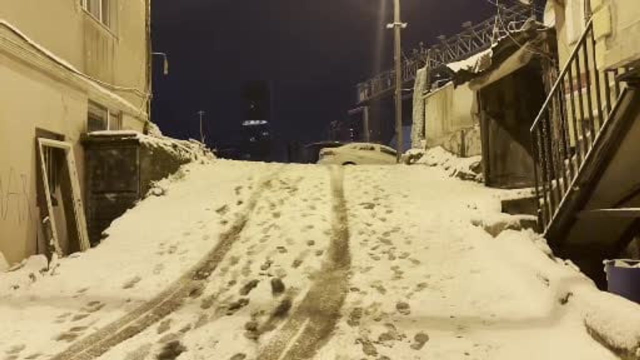 İstanbul'da Yeni Yıla Karla Giriş