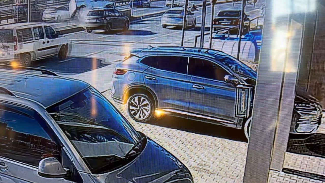 İstanbul E-5'te Trafiği Kilitleyen Kaza