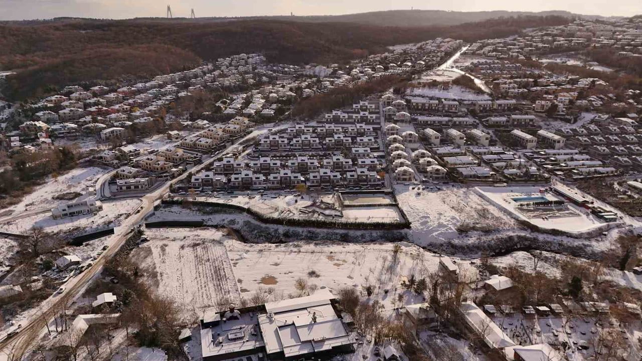 İstanbul Yılbaşı Karıyla Beyazlaştı