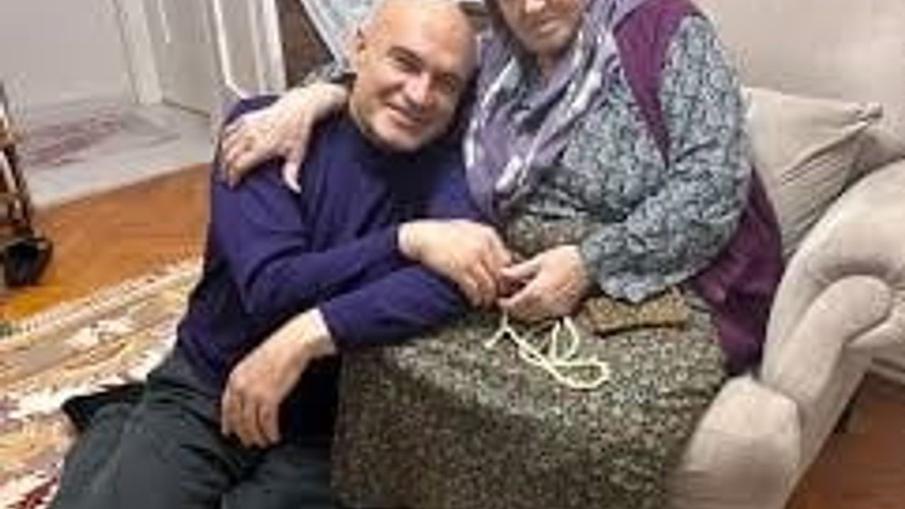 İYİ Partili Turhan Çömez'in Ann her Vefat Etti