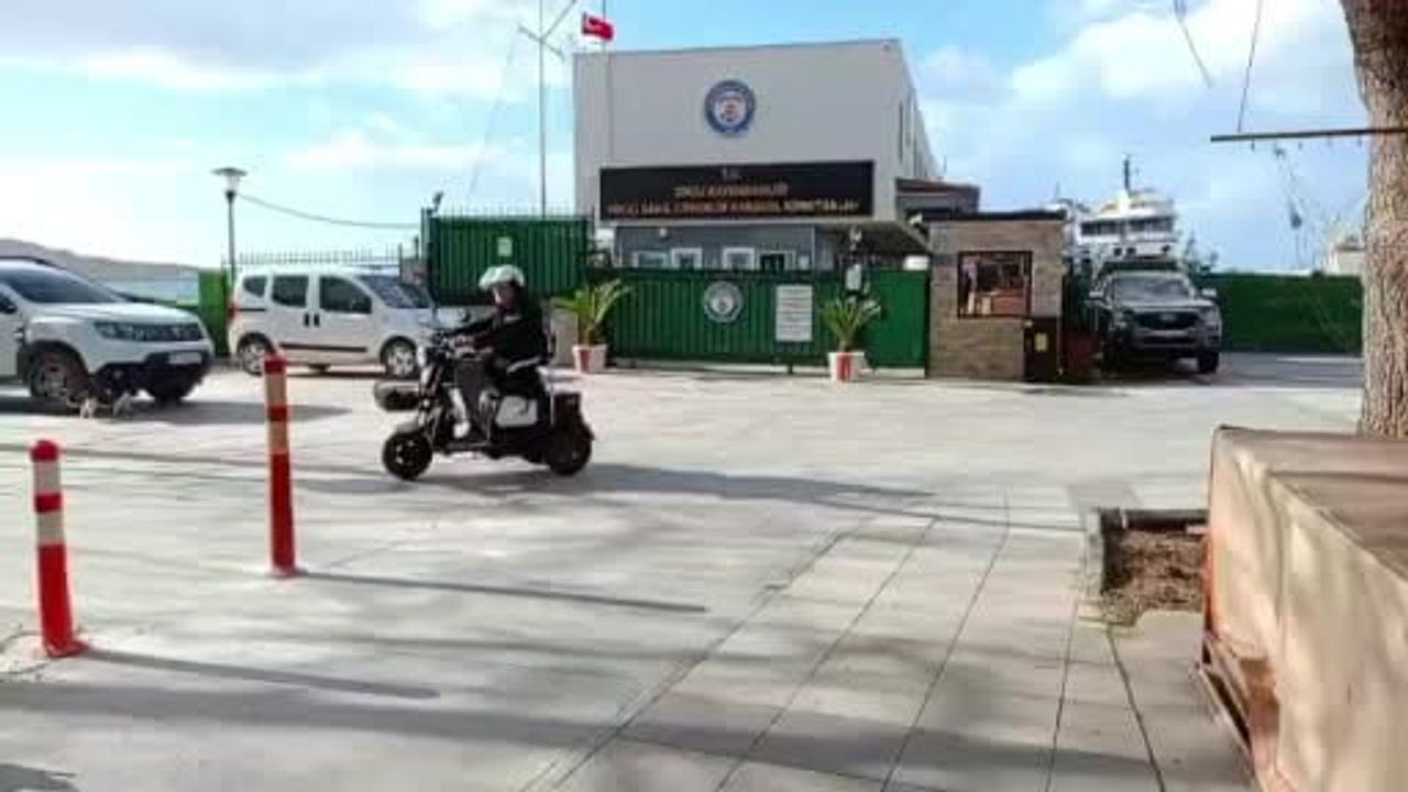 İzmir Açıklarında Düzensiz Göçmen Taşıyan Bot Battı