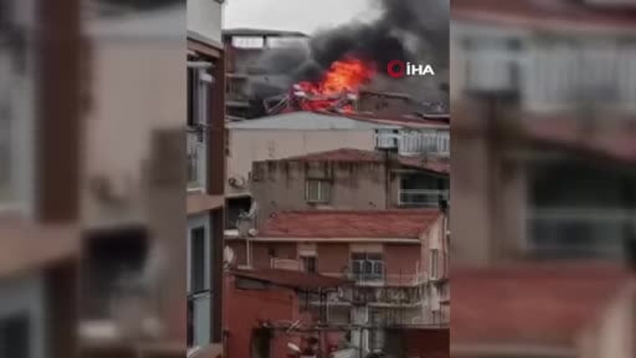 İzmir'de 3 Katlı Binada Yangın Çıktı