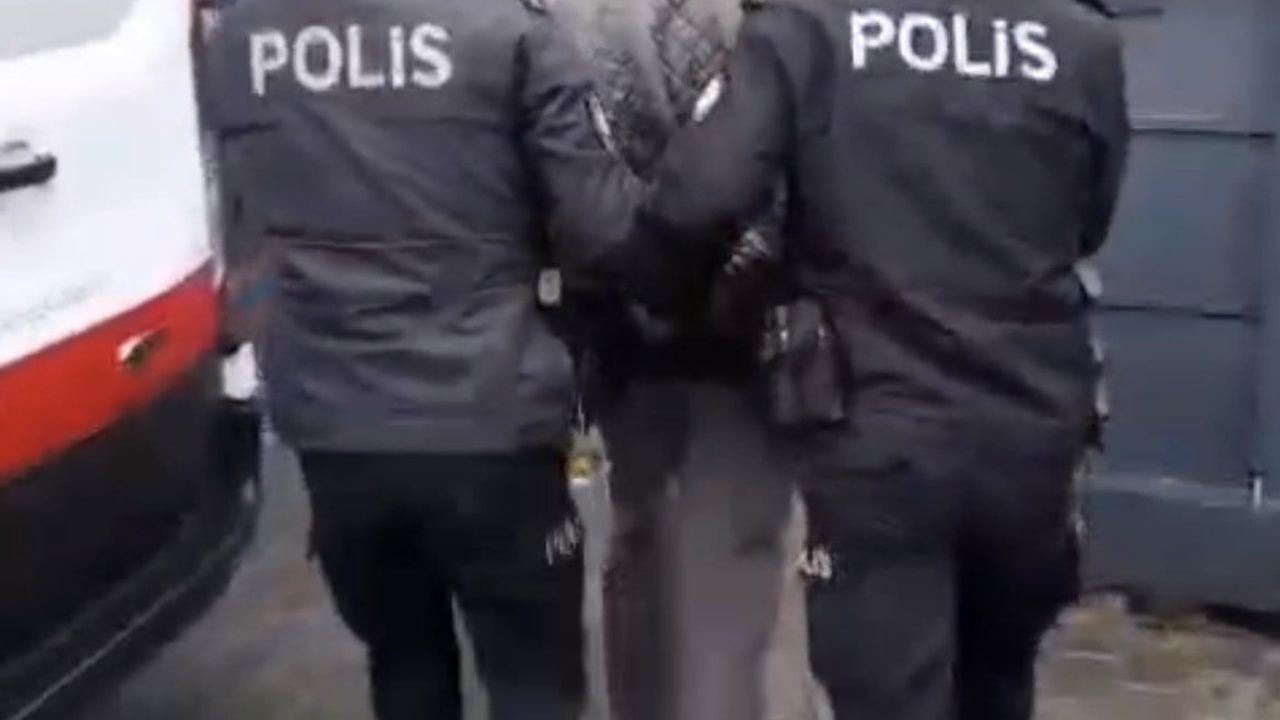 İzmir'de Aranan Suçlu Yakalandı