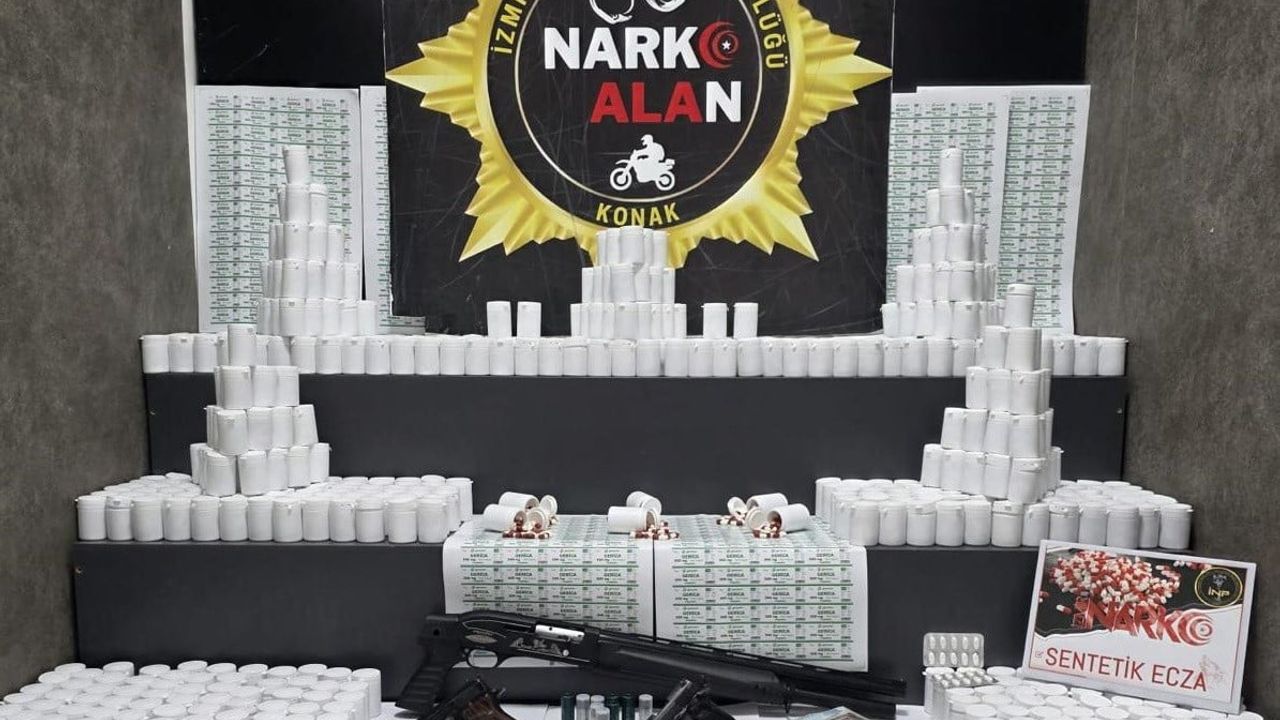 İzmir'de Büyük Uyuşturucu Operasyonu: 108 Bin Sentetik Ecza Ele Geçirildi