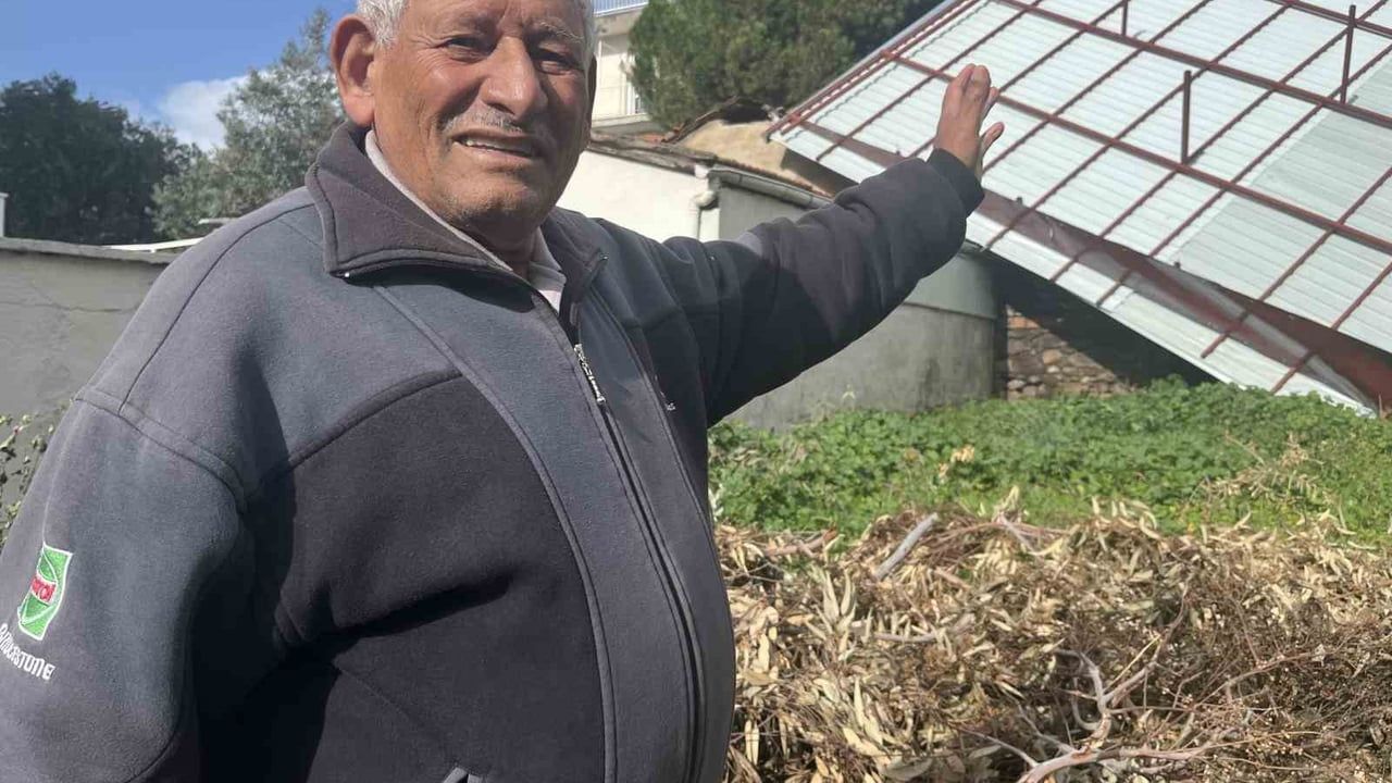 İzmir'de Fırtına Nedeniyle Çatı Uçtu: Şans Eseri Yaralanan Yok