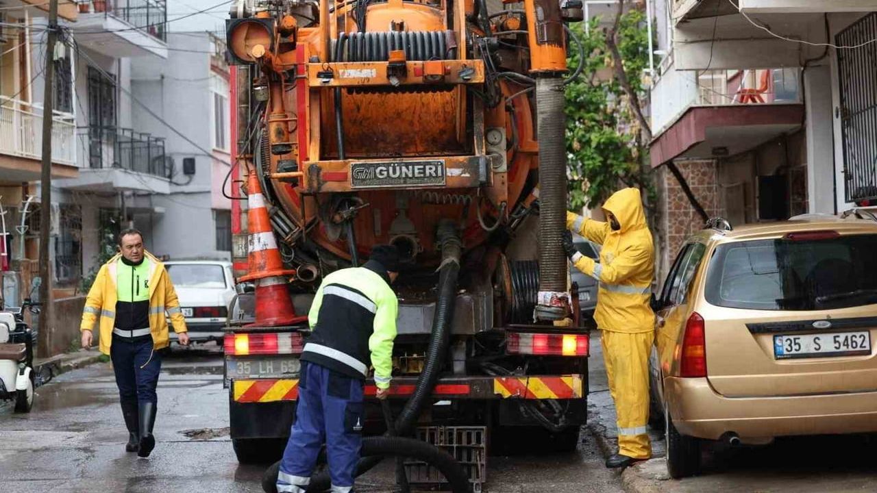 İzmir'de Kuvvetli Yağış Alarmı: Önlemler Arttırıldı
