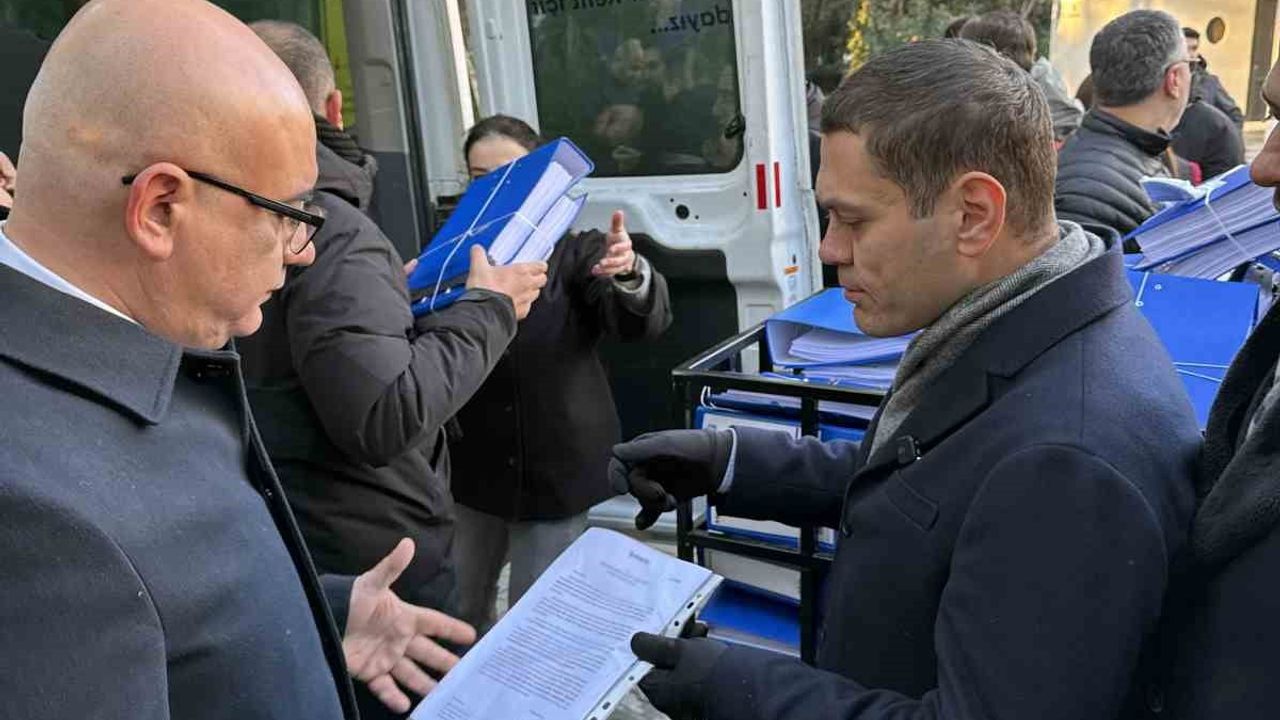 İzmir'de Paylaşımlı Yolculuk Talebi: 48 Bin Dilekçe UKOME'ye Teslim Edildi