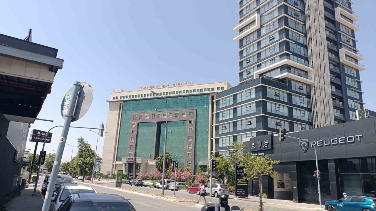 İzmir'deki Rüşvet Davasında Tutuklu Sanıklara İadeli Kontrol
