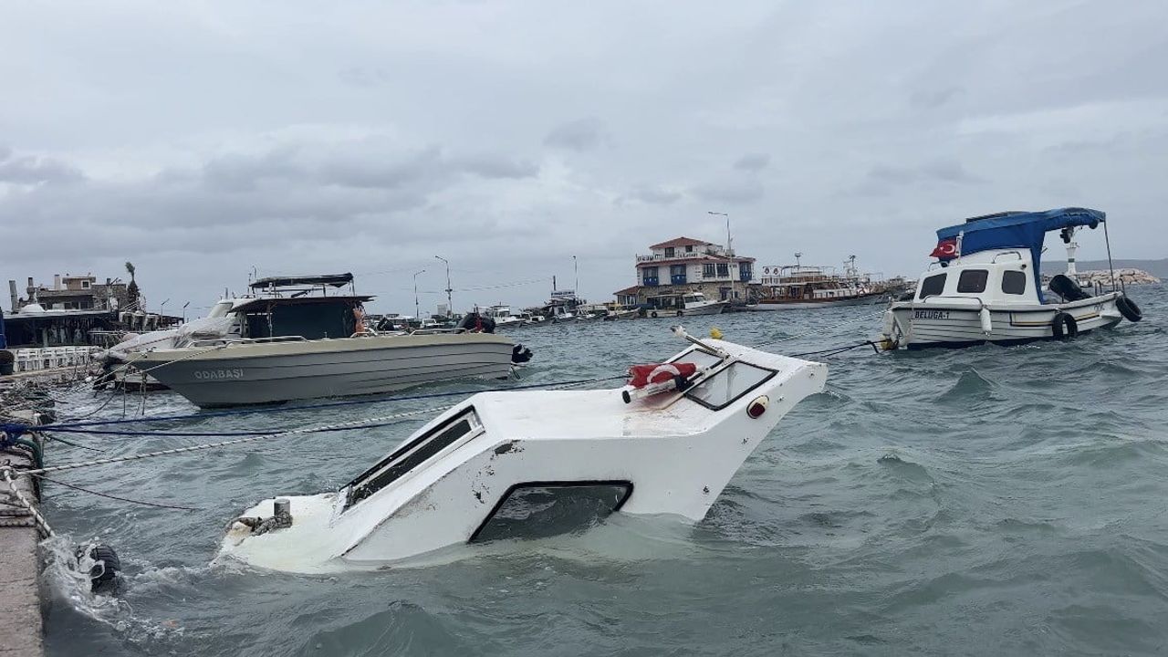 İzmir Karaburun'da Fırtına ve Dev Dalgalar