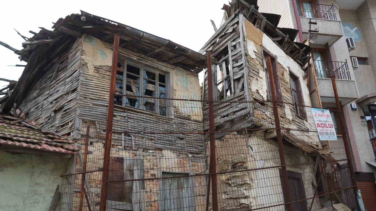 İzmit'teki Tarihi Metruk Yapılar Restorasyon Bekliyor