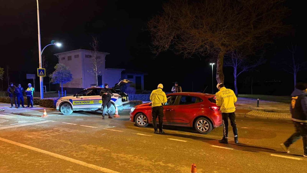 İznik'te Yılbaşı Gecesi Güvenlik Denetimleri Gerçekleştirildi