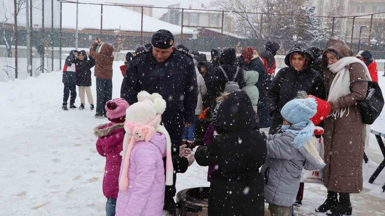 Jandarmadan Çocuklara Kızak Şenliği